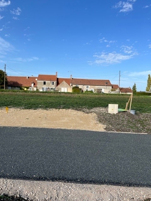 SAINT AY – 677 m²